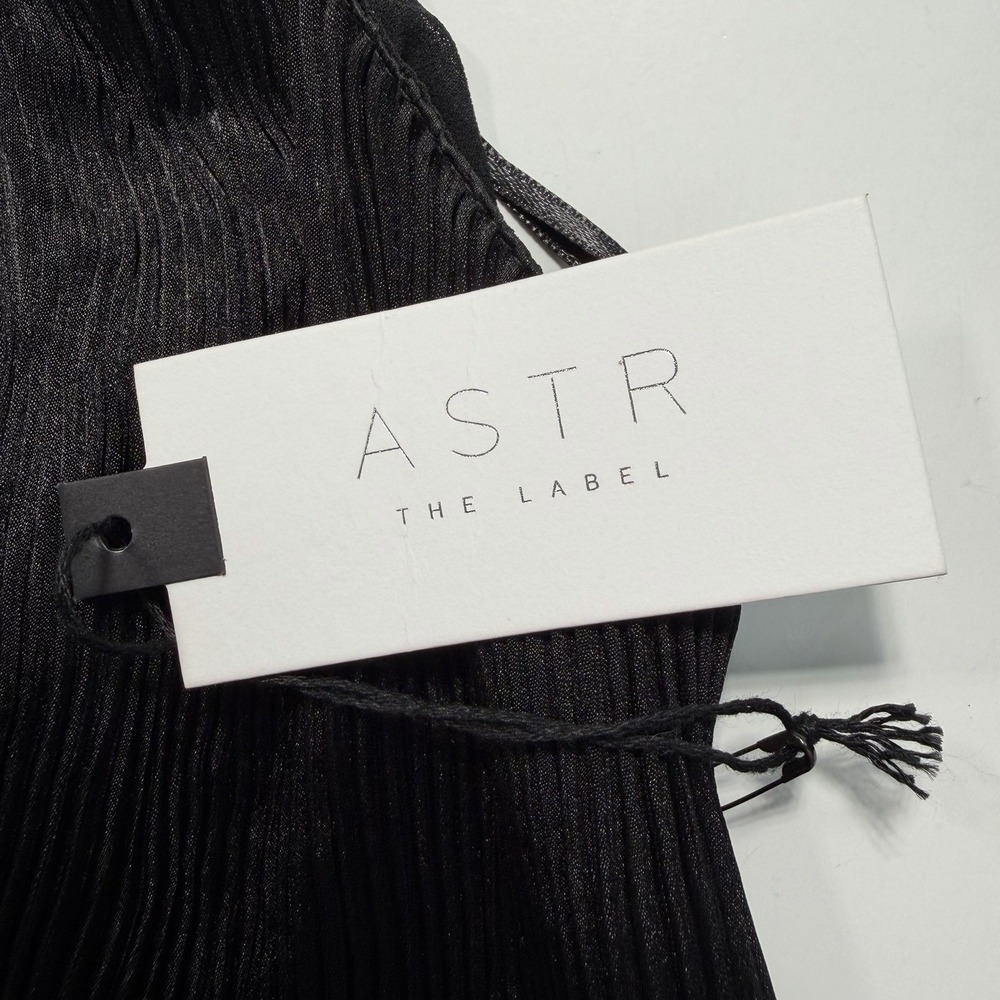 ASTR The Label NWT L  Black Pleated Tie Strap Camisole Cropped Minimalist - Picture 4 of 12
